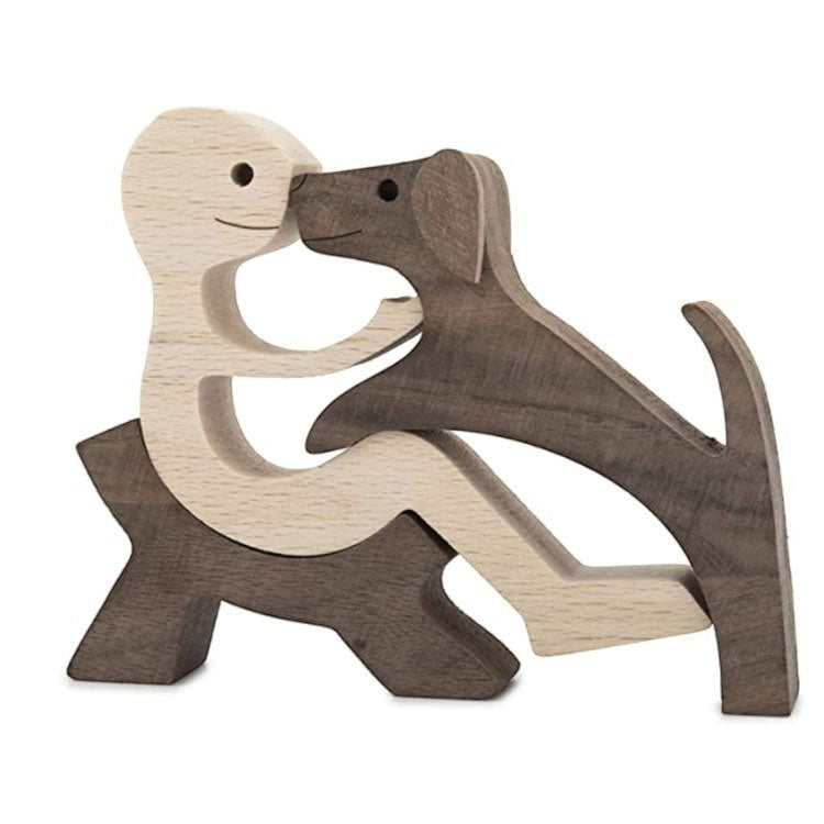 Sculpture en bois sculptée à la main représentant une personne et un chien s'embrassant, décoration intérieure.