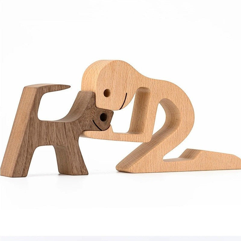 Sculpture en bois de couleur naturelle représentant une personne agenouillée et un chien se faisant face, décoration intérieure.