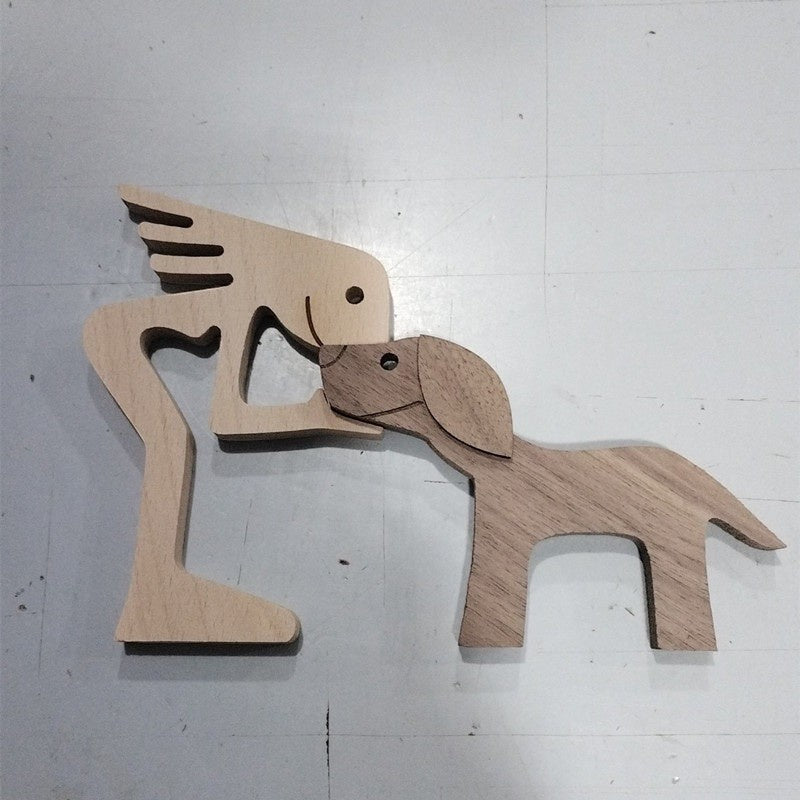 Sculpture en bois sculptée à la main représentant une personne avec des ailes et un chien, décoration intérieure.